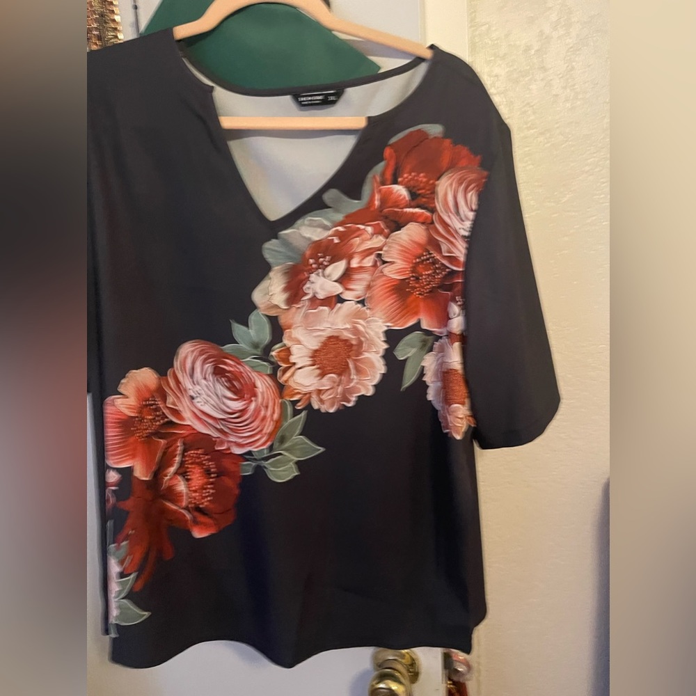 Navy floral plus size top